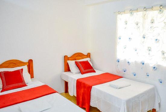 Гостиница RedDoorz Plus @ Papa Tasie Camotes
