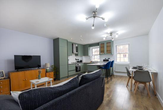 Гостиница Deluxe 3BD w/Parking, 5 mins to Oracle