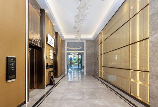 Vienna International Hotel (Luoding Xicheng Duxuan Branch)