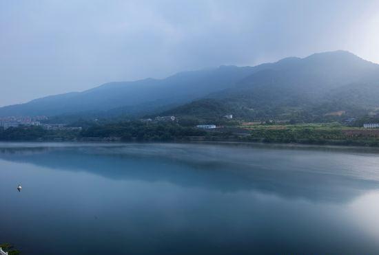 Simple Hotel (Zixing Dongjiang Lake)