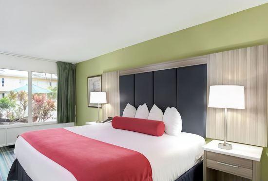 Гостиница Ramada by Wyndham Flushing Queens