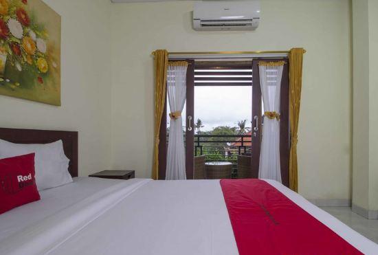 Гостиница RedDoorz at Benesari 2 Legian