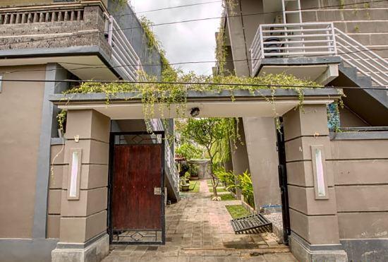 Гостиница RedDoorz near Exit Toll Nusa Dua