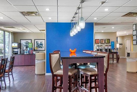 Гостиница Hampton Inn Adel