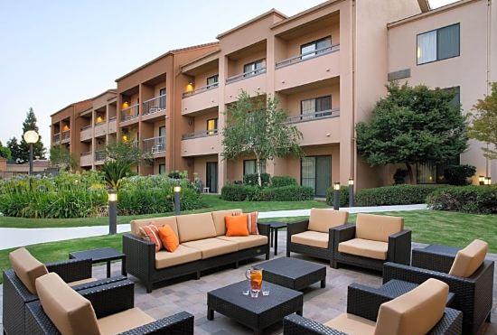 Hotel Courtyard Bakersfield