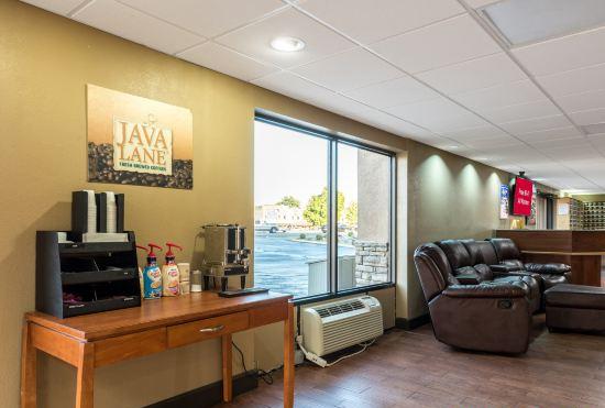 Гостиница Red Roof Inn & Suites Pigeon Forge - Parkway