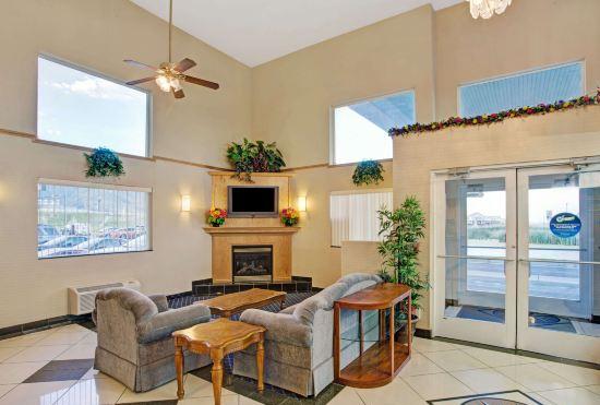 Гостиница Days Inn by Wyndham Raleigh Glenwood-Crabtree