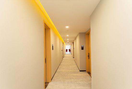 Lily Smart Hotel (Hefei Binhu Zhuyuan Subway Station)