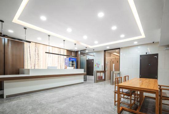 Moyuan Heyue Hotel (Luohe Convention and Exhibition Center)