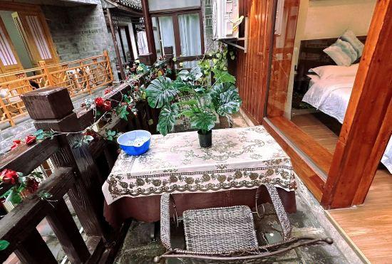 Гостиница Phoenix Yixiao Qingcheng River View Homestay