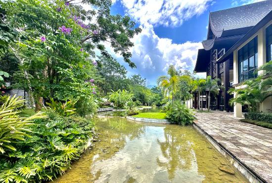 Xishuangbanna Jinghong Bufan Zhan Rainforest Resort Hotel