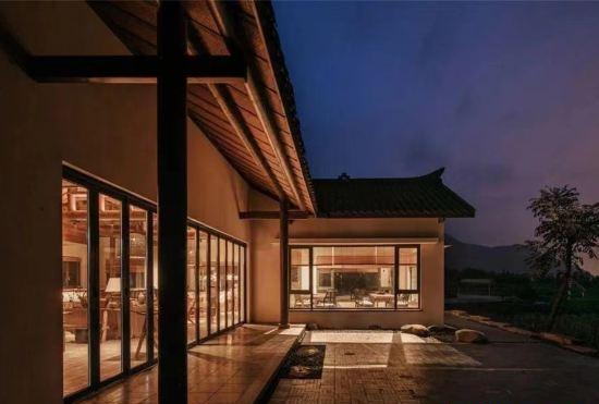 Гостиница Emeishan Gaoqiao Li  Hentique Pinecone Hotel