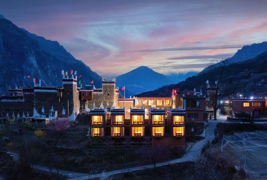 Гостиница Jiarong Qingcheng Cliff Villa (Danba Jiaju Cangzhai Store)
