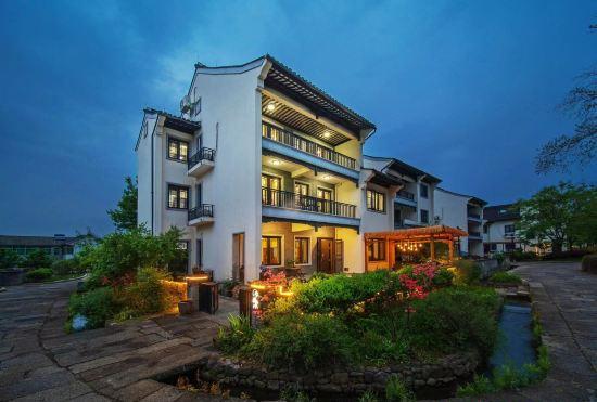 Hotel Anji Tree House B&B