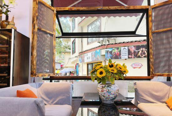 Hotel Yangshuo Banxian Bieyuan Homestay (Yulonghe Bamboo Rafting Yulongqiao Wharf Branch)