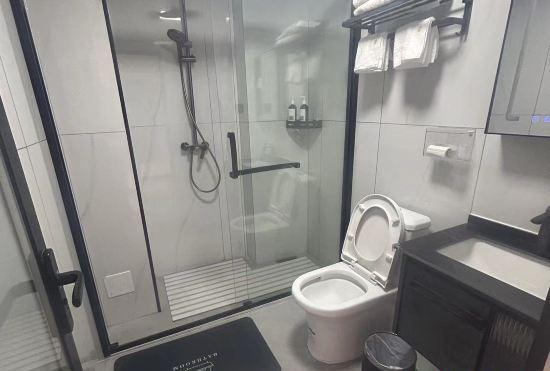 Qixin Smart Hotel (Wanning High Speed Railway Station)