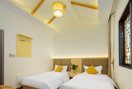 Hotel Chengjiang Yuexi Inn