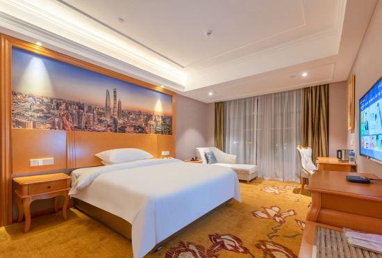 Гостиница Golden Circle Hotel (Qingyuan Yinzhan Forest Hot Spring)
