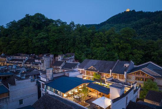 Гостиница Hongqiao Story Homestay (Phoenix Ancient City Hongqiao Branch)