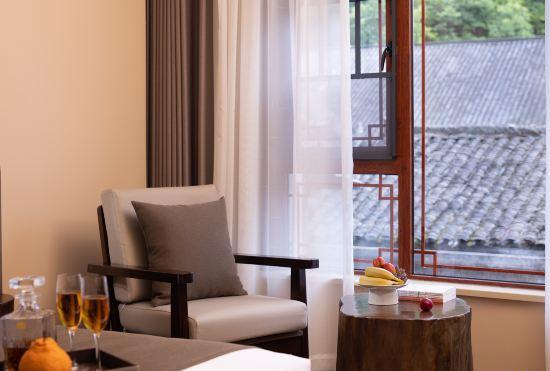 Hotel Hongqiao Story Homestay (Phoenix Ancient City Hongqiao Branch)