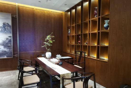 Qianna Hotel (Zhengzhou Hengtong Road Fangte Branch)