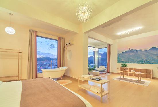 Гостиница Danxia Mountain Lingfeng Mountain Residence Inn