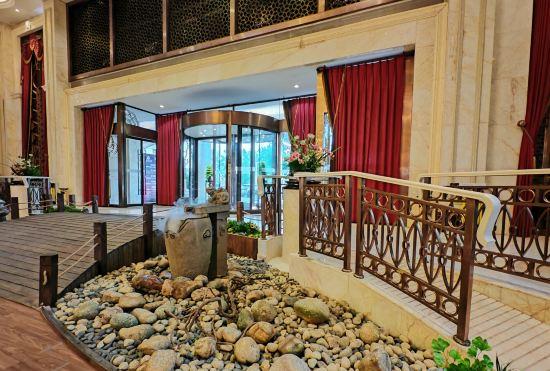 Malata Carrey International Hotel (Wuhan Textile University tanxinpei Park Subway)