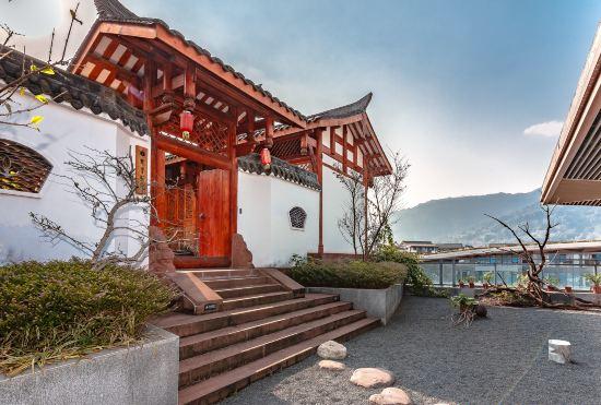 Гостиница Emeishan Fanxing Mountain House (Huangwan Visitor Center)