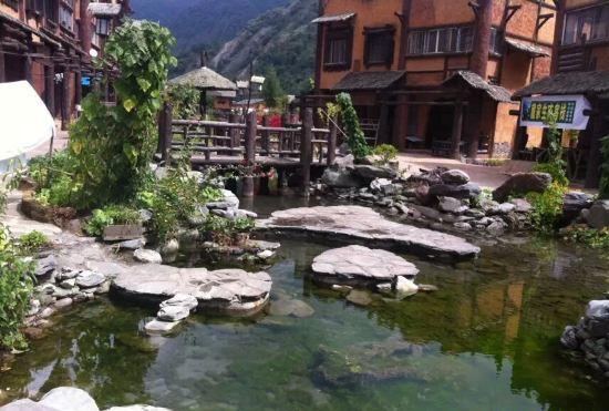 Hotel Wolong Inn