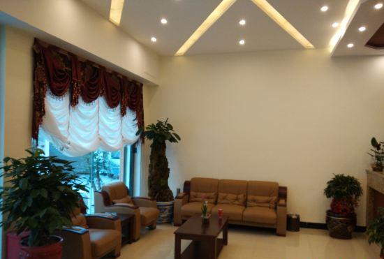 Hotel Luoping Buyi Inn