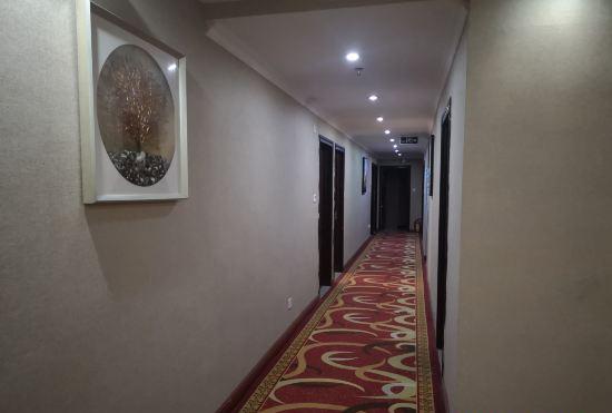 Yunfu Junlin Hotel