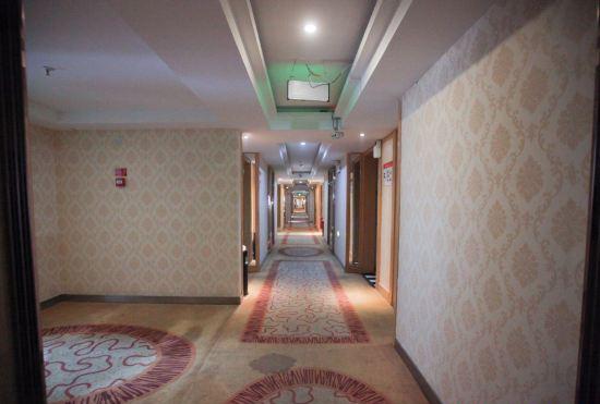 Гостиница Yining V8 Business Hotel (Teachers University)