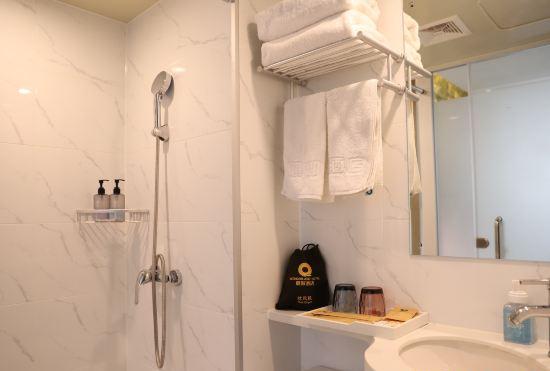 Kee Royal Hotel (Dengzhou Hua Chau Academy Store)