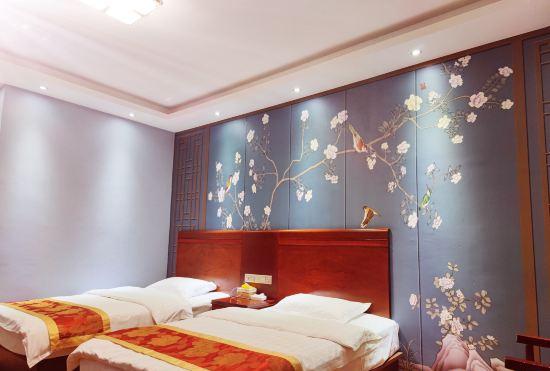 Luoping Bixiang Express Hotel