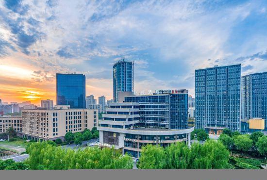 Гостиница Yitel Collection (Jiaxing Nanhu Wanda Plaza)