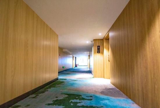 Гостиница H Hotels (Xingyi Jichang Avenue)
