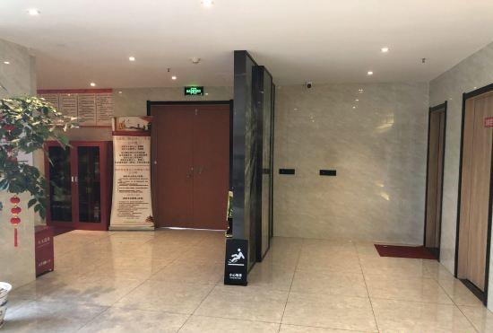 Green Tree Inn Jiujianglinjiang Hotel
