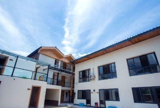 Hotel Lugu Lake Yunman · Jinghu View Inn