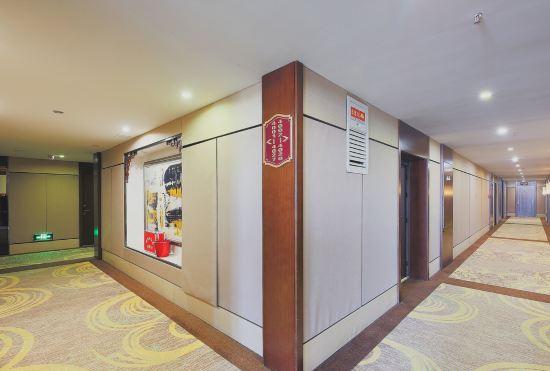 Xing Cheng Hotel (Yanji Park West Market Store)