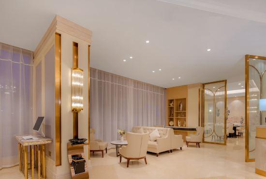 Vienna Hotel (Jinan Zhangqiu Administrative Center University Town Store)