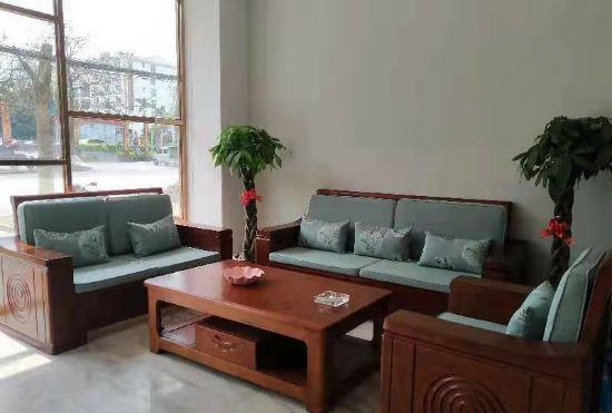 Zhaoping Zhanchen Business Hotel