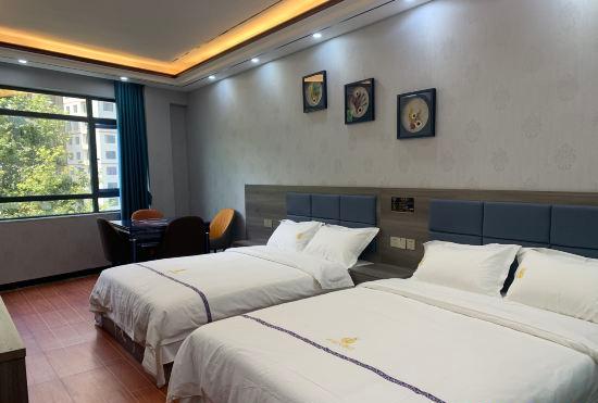 Huangping Jinyin Hotel