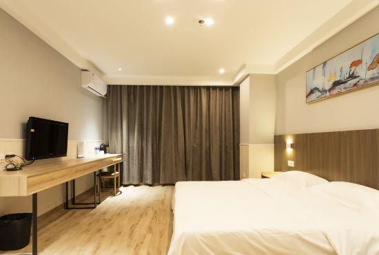 Гостиница Home Inn Huaxuan Select Hotel (Jiashan Tingqiao South Road Branch)
