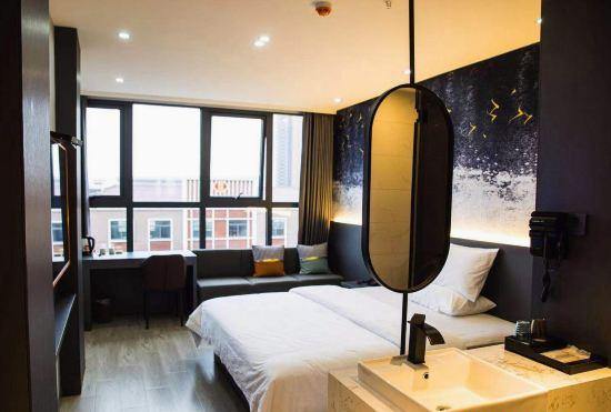 Гостиница Jurong Dingding Holiday Hotel
