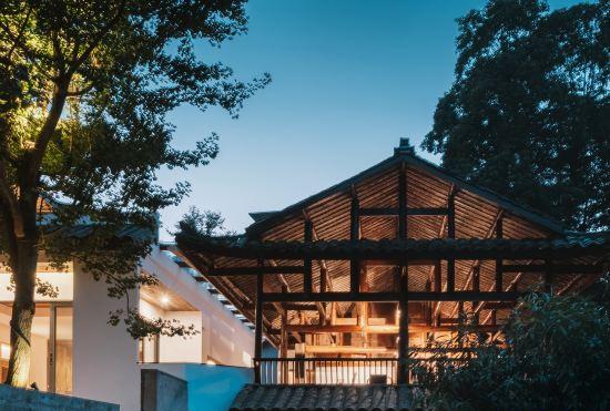 Гостиница Emeishan Hetang Yunqi Tangquan Homestay