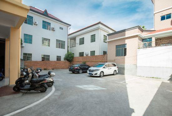 Baolong Business Hotel (Oriental High-speed Railway Station)