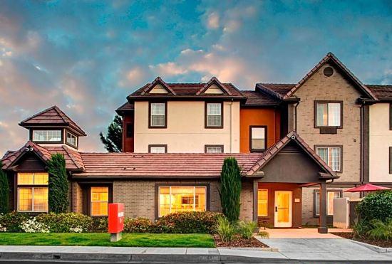 Гостиница TownePlace Suites Fresno