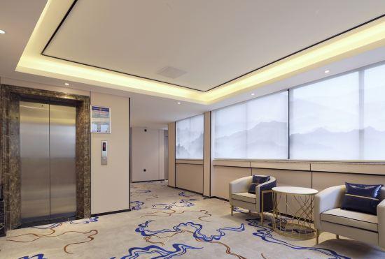 Longjie Business Hotel (Liuzhou High-speed Railway Station, Longtan Park Store)