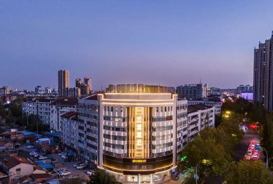 Гостиница Yunfei Hotel (Danyang Babaiban Chenghe Road)