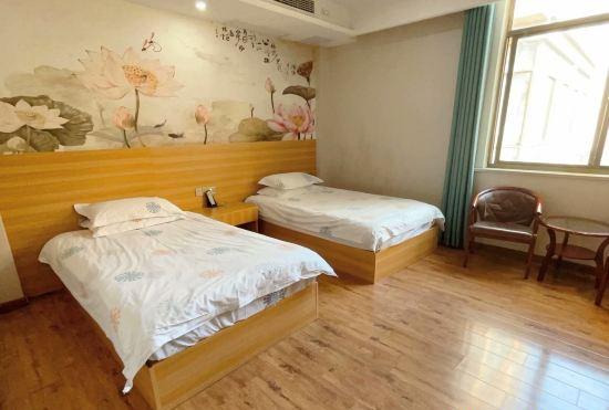 Гостиница Luoshan Yixing Business Hotel